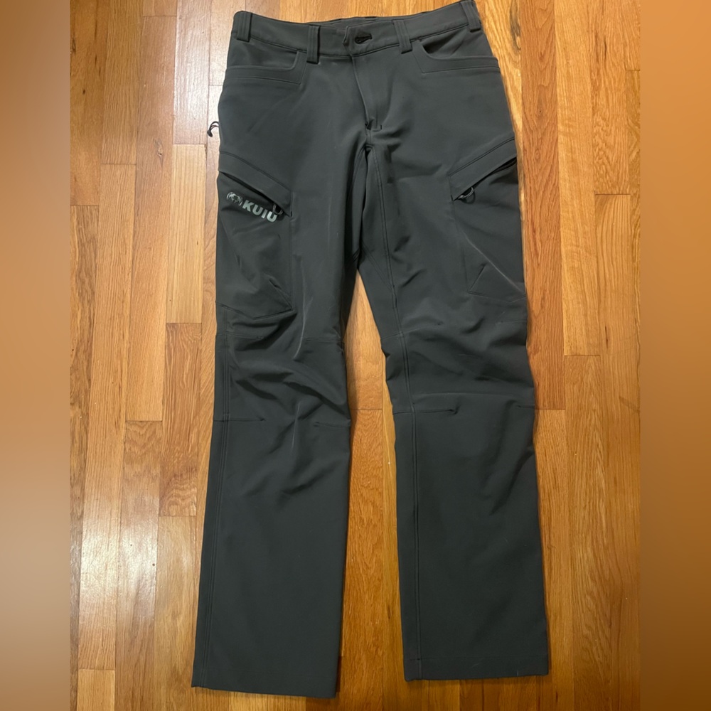 KUIU Men's Charcoal Cargo Pants